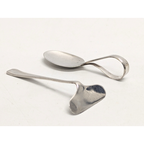 617 - A silver baby spoon and pusher set in case by Arthur Price & Co. Ltd. Birmingham, 1959. 25.2g