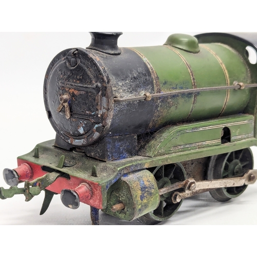 646 - A vintage Hornby clockwork train by Meccano Ltd. With key. 18cm