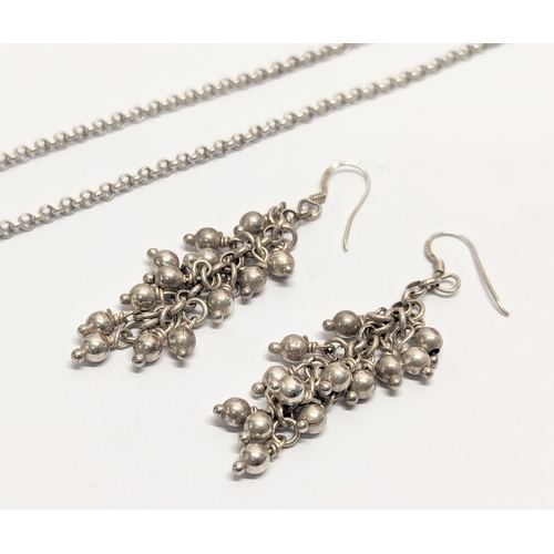 643B - A silver chain with a pair of silver earrings. 15.8g