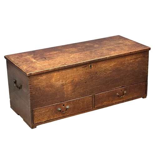 922 - A George III pine mule chest with 2 drawers. Circa 1800-1810. 123x53x51.5cm