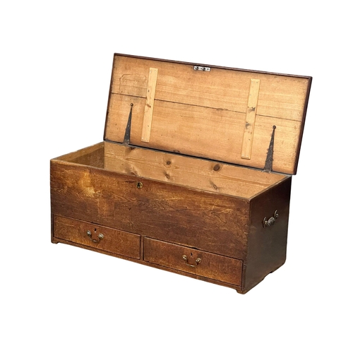 922 - A George III pine mule chest with 2 drawers. Circa 1800-1810. 123x53x51.5cm