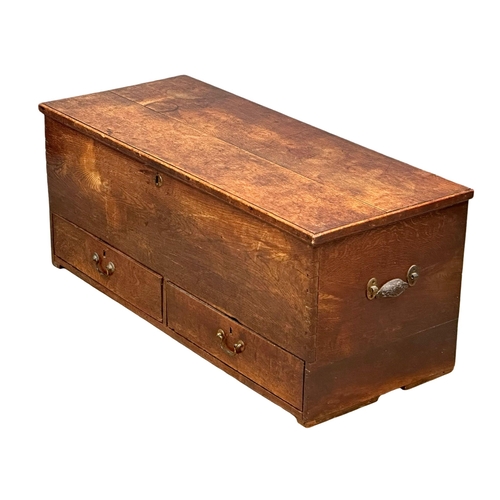 922 - A George III pine mule chest with 2 drawers. Circa 1800-1810. 123x53x51.5cm