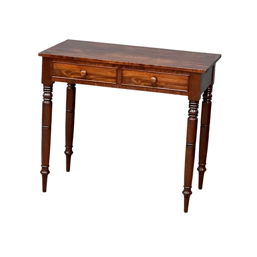 926 - A George IV mahogany side table with 2 drawers. Circa 1820. 89x48x77cm