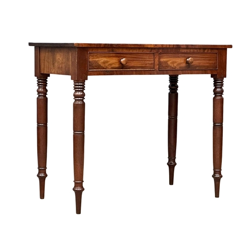 926 - A George IV mahogany side table with 2 drawers. Circa 1820. 89x48x77cm