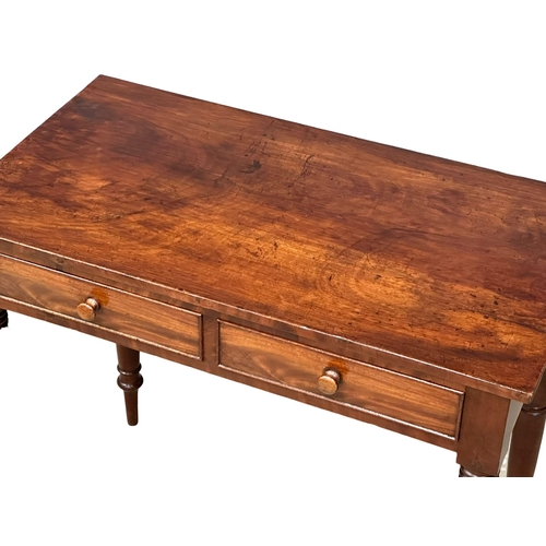 926 - A George IV mahogany side table with 2 drawers. Circa 1820. 89x48x77cm