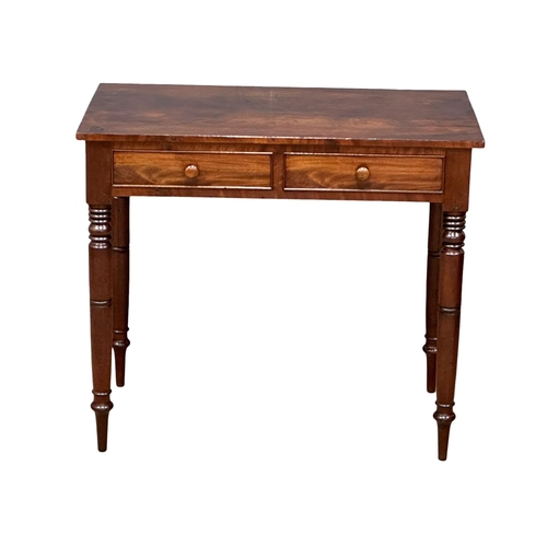 926 - A George IV mahogany side table with 2 drawers. Circa 1820. 89x48x77cm