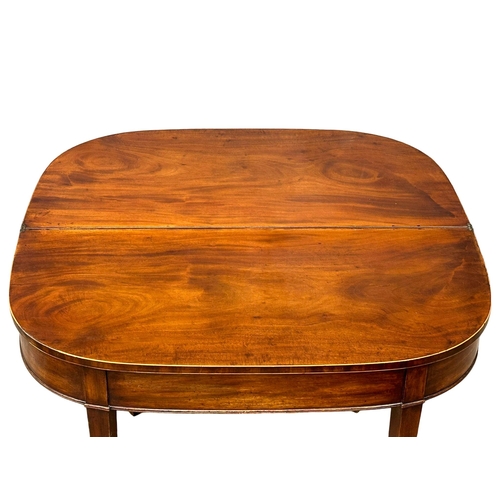 930 - A George III inlaid mahogany turnover tea table. Circa 1800. 91x45.5x73cm