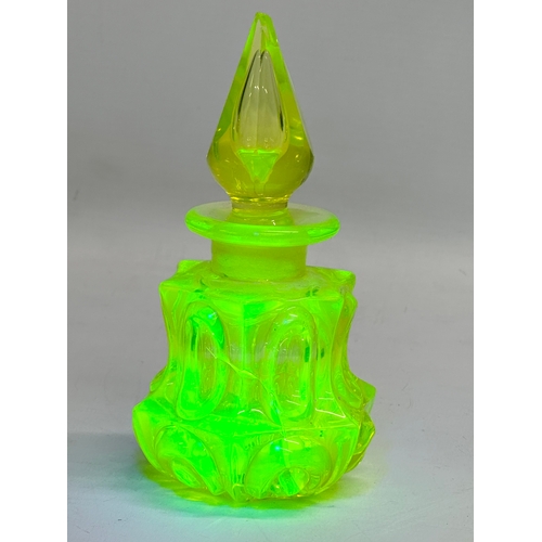 336 - A 3 piece vintage Uranium Glass vanity set. 14cm