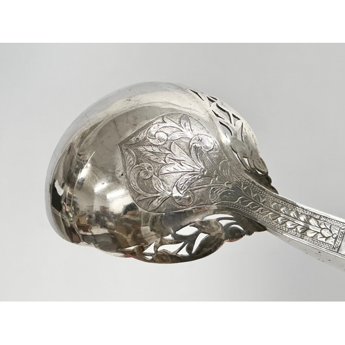 337 - Malaysian silver. A pair of late 19th/early 20th century Malaysian silver serving tools with horn ha... 