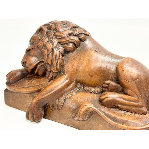 117 - A good quality carving of the Lion of Lucerne. 14x7x8cm