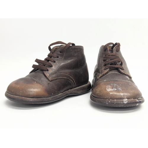 649 - 2 pairs of vintage children's shoes, including a pair of orthopedic, Tarso Supinator Shoes by Markel... 