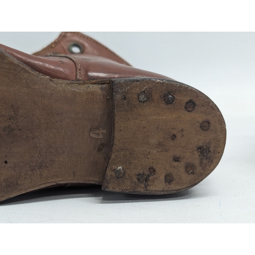 649 - 2 pairs of vintage children's shoes, including a pair of orthopedic, Tarso Supinator Shoes by Markel... 