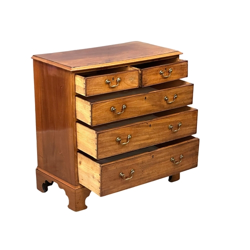 932 - A fine proportioned George III mahogany chest of drawers with original brass drop handles and bracke... 