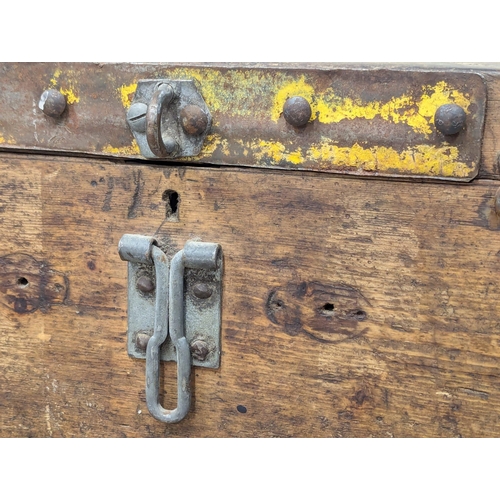 723 - A late 19th / early 20th century toolbox. 55x29.5x24.5cm