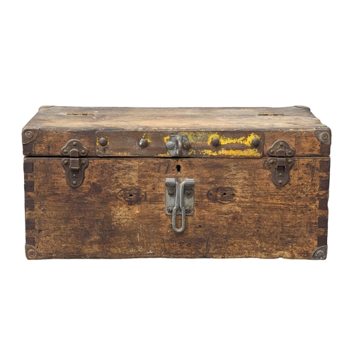 723 - A late 19th / early 20th century toolbox. 55x29.5x24.5cm