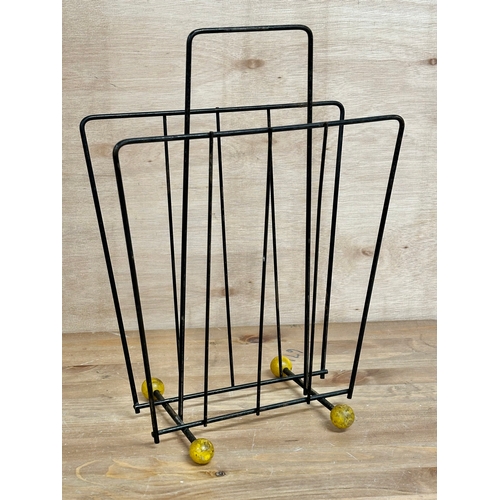 105 - A Mid Century magazine rack. 29x17x39cm