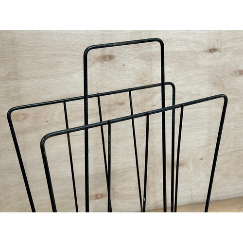 105 - A Mid Century magazine rack. 29x17x39cm