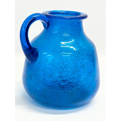 88 - A large controlled bubble Art Glass jug. Possibly Blenko Glass Company. 20x18x21cm