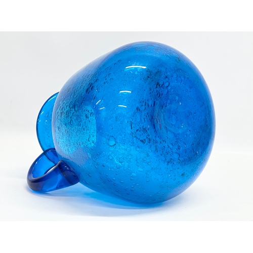 88 - A large controlled bubble Art Glass jug. Possibly Blenko Glass Company. 20x18x21cm