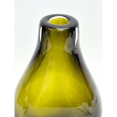 61 - A Murano Sommerso Glass vase designed by Flavio Poli for Seguso Vetri d'Arte.13x23cm