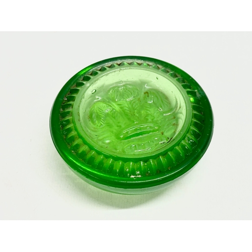 144 - A late 19th/early 20th century uranium glass paperweight. 8x3cm