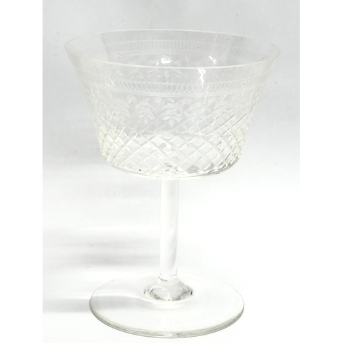 108 - A set of 4 late 19th/early 20th century etched champagne glasses. Circa 1900. 8.5x12cm