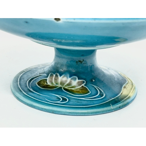 164 - A late 19th/early 20th century German Majolica ‘Lilly’ pattern comport. Circa 1900. 23x9.5cm