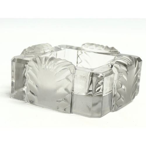 25 - A Lalique Art Deco ‘Corfou’ Crystal cigar ashtray. 11x11x5cm