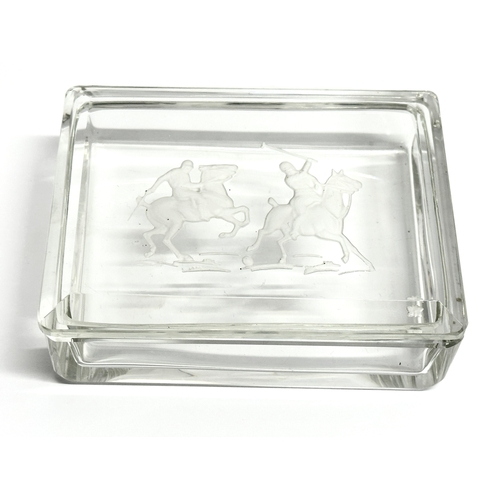 28 - An early 20th century Heinrich Hoffmann ‘Intaglio’ glass trinket box. 11x8.5x3.5cm