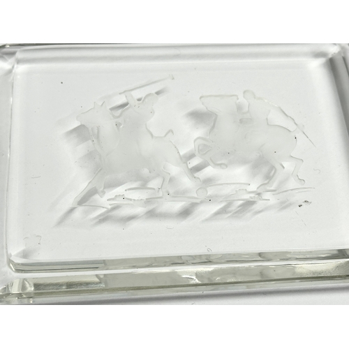 28 - An early 20th century Heinrich Hoffmann ‘Intaglio’ glass trinket box. 11x8.5x3.5cm