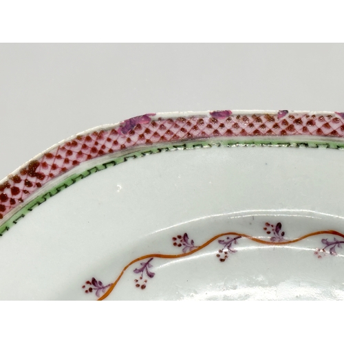 176 - A late 18th century Chinese Export Famille Rose plate. Circa 1780-1800. 23x2.5cm