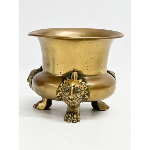 177 - An early 20th century brass jardiniere raised on 3 paw feet. 15.5x12cm