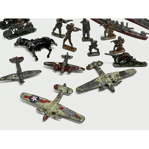 532 - A collection of early 20th century WWI model lead soldiers.