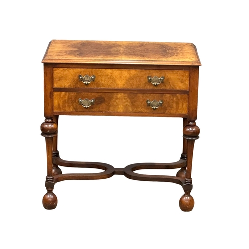 883 - An early 20th century William & Mary Revival Walnut lowboy chest. Circa 1920. 77x45x77cm 4