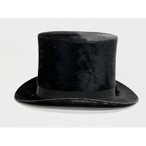 75 - An early 20th century J. Wippell and Co LTD top hat with a Ellwood Hats LTD box. Circa 1910. Inside ... 