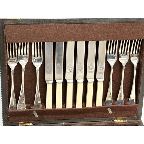 415 - An Early 20th Century oak cased canteen on cutlery. 36x29x10cm