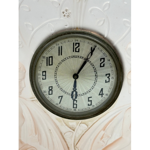 77 - A 1930’s French Art Deco Lalique style mantle clock. 20.5x17cm.