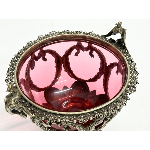 44 - A good quality Victorian silver plated compote with original cranberry glass liner. 18x15x15cm