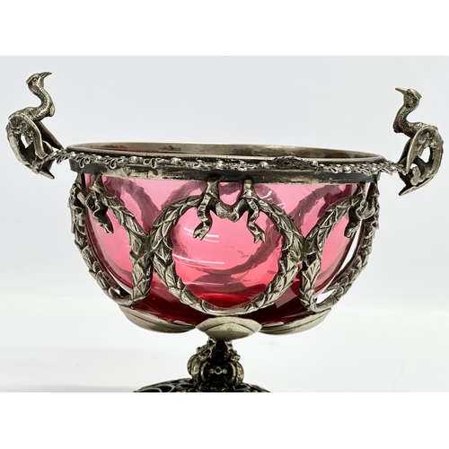 44 - A good quality Victorian silver plated compote with original cranberry glass liner. 18x15x15cm