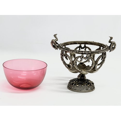 44 - A good quality Victorian silver plated compote with original cranberry glass liner. 18x15x15cm