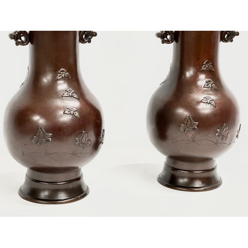 46 - A pair of large 19th Century Japanese bronze vases. Late Edo Period/Early Meiji. Circa 1850-1880. Wi... 