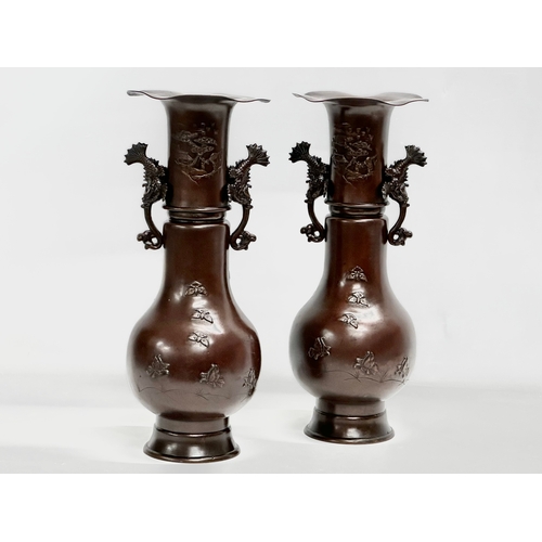 46 - A pair of large 19th Century Japanese bronze vases. Late Edo Period/Early Meiji. Circa 1850-1880. Wi... 