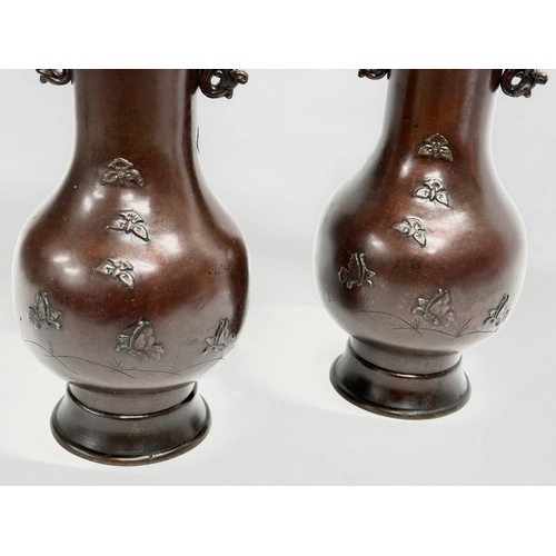 46 - A pair of large 19th Century Japanese bronze vases. Late Edo Period/Early Meiji. Circa 1850-1880. Wi... 