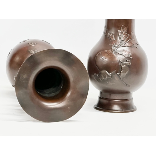 46 - A pair of large 19th Century Japanese bronze vases. Late Edo Period/Early Meiji. Circa 1850-1880. Wi... 