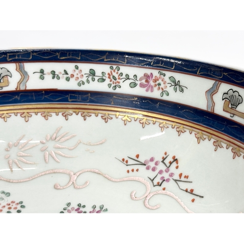 49 - Edme Samson. A large Late 19th Century Samson Armorial French bunch bowl. Circa 1890. 25.5x10.5xm