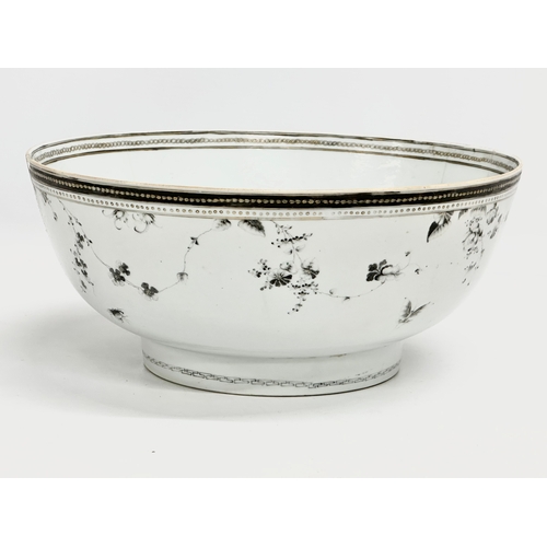 119 - A collection of 18th and 19th Century Chinese and Japanese pottery. A Late 18th Century Chinese Qian... 