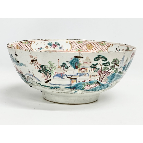 119 - A collection of 18th and 19th Century Chinese and Japanese pottery. A Late 18th Century Chinese Qian... 