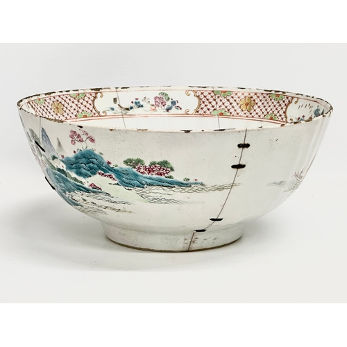 119 - A collection of 18th and 19th Century Chinese and Japanese pottery. A Late 18th Century Chinese Qian... 