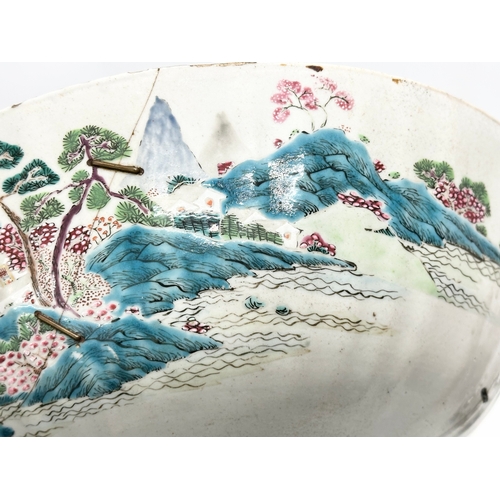 119 - A collection of 18th and 19th Century Chinese and Japanese pottery. A Late 18th Century Chinese Qian... 