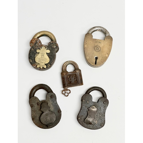 29 - 4 Victorian heavy padlocks with an Early 20th Century Yale padlock. Improved Patent Tumbler etc. 11c... 